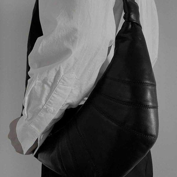 lemaire bag croissant design sheepskin song bag women french cross body leather dumpling bag
lemaire bag croissant design sheepskin song bag women french cross body leather dumpling bag