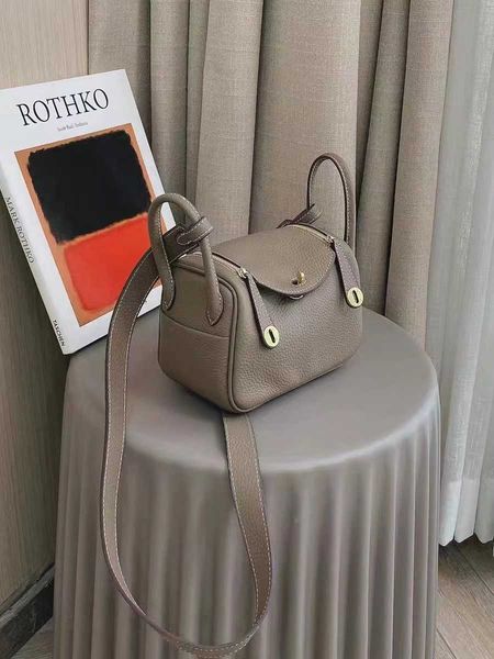 h ermes lindis's tote bags online store 2023 spring summer new mini doctor bag leather pillow one shoulder crossbody medicine chest fem
h ermes lindis's tote bags online store 2023 spring summer new mini doctor bag leather pillow one shoulder crossbody medicine chest fem