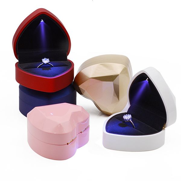 jewelry boxes luxury heart shaped led light wedding ringnecklace box gift diamond face soft plush 230808, Black;white
jewelry boxes luxury heart shaped led light wedding ringnecklace box gift diamond face soft plush 230808, Black;white