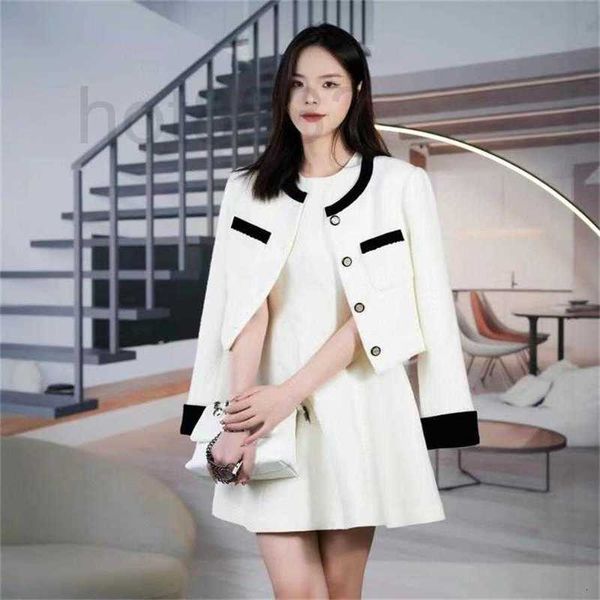 new 2023 designer clothes women jacket women clothing fashion autumn winter white jacket tweed spring camellia coats cardigan mother's, Black;brown
new 2023 designer clothes women jacket women clothing fashion autumn winter white jacket tweed spring camellia coats cardigan mother's, Black;brown