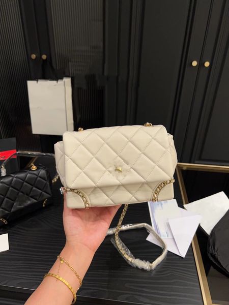 new fashion luxury designer classic retro flip bag women's leather diamond grid chain bag casual versatile and high beauty value
new fashion luxury designer classic retro flip bag women's leather diamond grid chain bag casual versatile and high beauty value