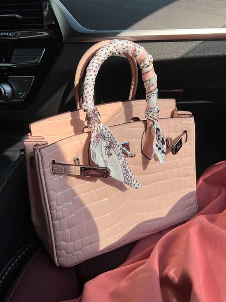 h ermes brikiss handbags wholesale monkey brother bag cherry blossom pink crocodile pattern handbag large capacity one shoulde with real log
h ermes brikiss handbags wholesale monkey brother bag cherry blossom pink crocodile pattern handbag large capacity one shoulde with real log
