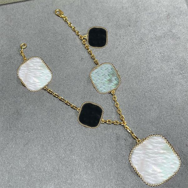 vintage classic 18k golden plated bracelet women four leaf clover pendant irregular chain bracelet trendy simple copper bracelet with case, Black
vintage classic 18k golden plated bracelet women four leaf clover pendant irregular chain bracelet trendy simple copper bracelet with case, Black