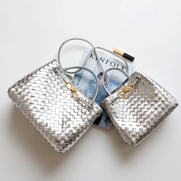 designer andiamo bag botegas purse small design leather three-dimensional woven with metal knot support special large capacity portable shou
designer andiamo bag botegas purse small design leather three-dimensional woven with metal knot support special large capacity portable shou