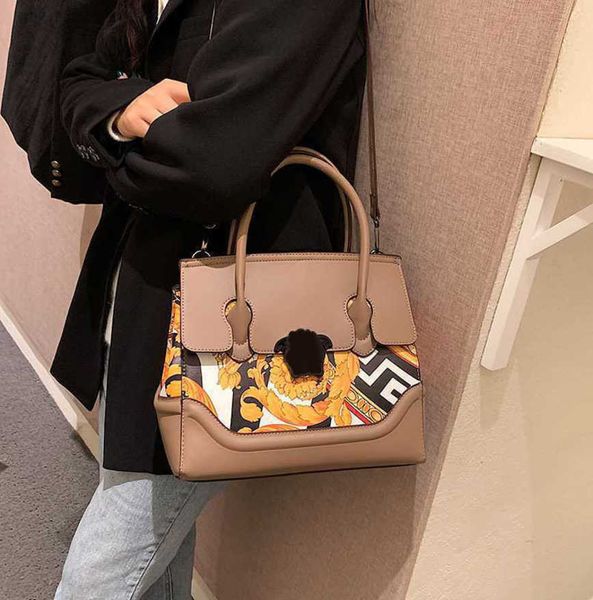 versagess bag vercacess new handbag women's bag single shoulder bag large bag painted bag graffiti bag woman bags 2023 2023
versagess bag vercacess new handbag women's bag single shoulder bag large bag painted bag graffiti bag woman bags 2023 2023