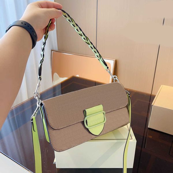 designer chian bag women baguette luxurys handbags messenger leather college style large capacity crossbody purses
designer chian bag women baguette luxurys handbags messenger leather college style large capacity crossbody purses