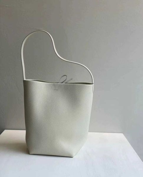 the row bag leather large capacity one shoulder bucket bag large medium tote bag cowhide
the row bag leather large capacity one shoulder bucket bag large medium tote bag cowhide