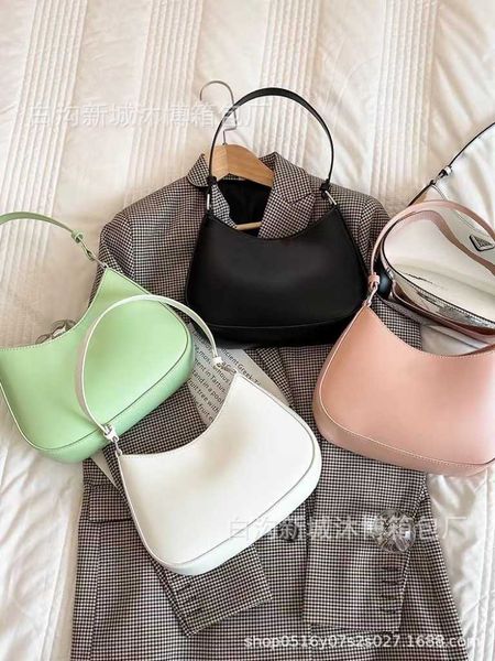 2023 spring/summer new women's bag fashion large capacity underarm bag trend new color series bright face shoulder bag
2023 spring/summer new women's bag fashion large capacity underarm bag trend new color series bright face shoulder bag