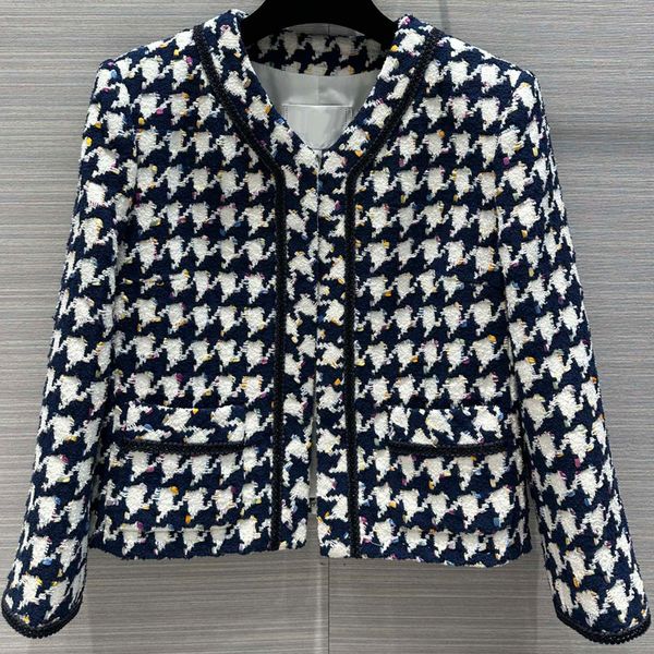 8.8 elegant temperament v-neck long sleeve houndstooth short tweed jacket women, Black;brown
8.8 elegant temperament v-neck long sleeve houndstooth short tweed jacket women, Black;brown