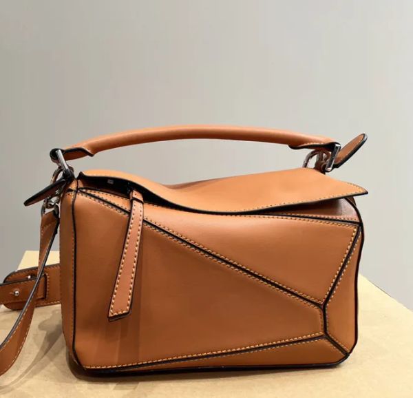 luxury designer loeweeyys bag leather handbag shoulder bucket woman l quality high fashion women clutch totes crossbody cowhide geometry puz
luxury designer loeweeyys bag leather handbag shoulder bucket woman l quality high fashion women clutch totes crossbody cowhide geometry puz