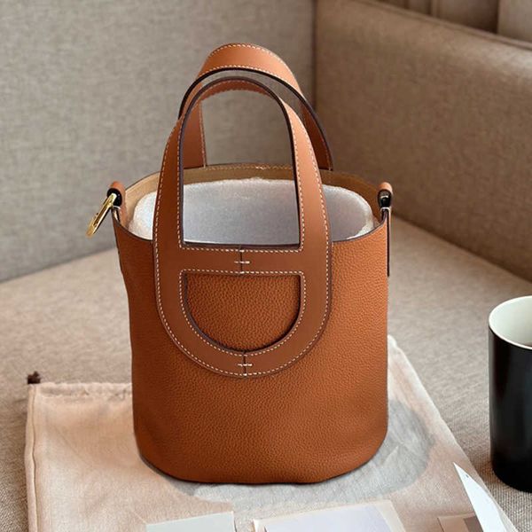 a designer tote bag her mas handbag large tote handbags crossbody bags women vegetable basket bags classic letter genuine leather shoulder h
a designer tote bag her mas handbag large tote handbags crossbody bags women vegetable basket bags classic letter genuine leather shoulder h
