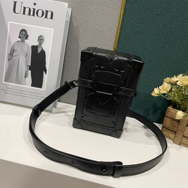 vertical trunk men's flip mini bag suitcase wearable three-dimensional wallet mobile phone bag men's luxury designer bag monograms
vertical trunk men's flip mini bag suitcase wearable three-dimensional wallet mobile phone bag men's luxury designer bag monograms