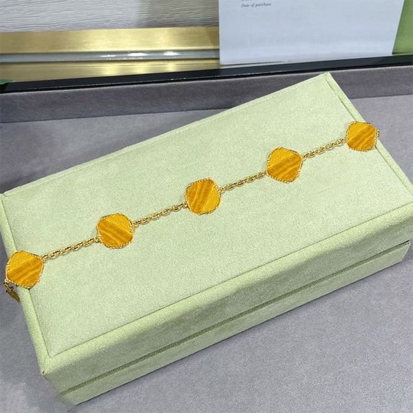 luxury amber bracelet 18k gold plated women chain vintage copper four leaf clover pendant ornate bracelet gift party jewelry, Black
luxury amber bracelet 18k gold plated women chain vintage copper four leaf clover pendant ornate bracelet gift party jewelry, Black