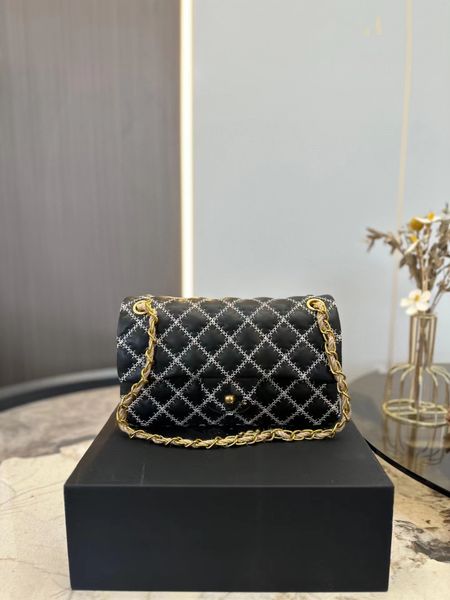 new fashion designer luxury women's luxury embroidery thread sheepskin pattern hand feel super good original hardware chain crossbody b
new fashion designer luxury women's luxury embroidery thread sheepskin pattern hand feel super good original hardware chain crossbody b
