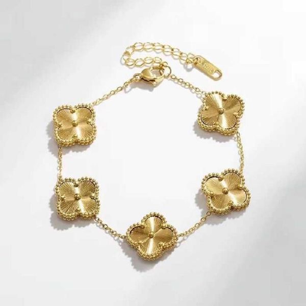 bracelets designer 55555charm brand clover luxury bracelet 18k gold love bangle charm 4 leaf clovers bracelets shining crystal diamond party, Golden;silver
bracelets designer 55555charm brand clover luxury bracelet 18k gold love bangle charm 4 leaf clovers bracelets shining crystal diamond party, Golden;silver