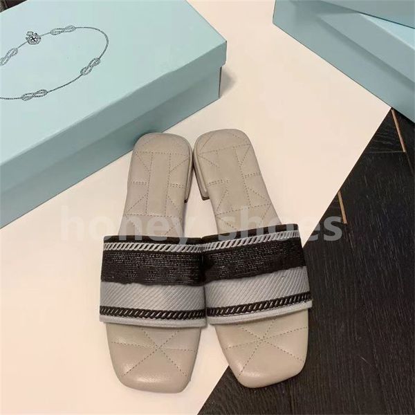 2023 slippers embroidered fabric sandals designer slides women slipper luxury p slide sandal casual chunky heels fashion summer beach low he, White;red
2023 slippers embroidered fabric sandals designer slides women slipper luxury p slide sandal casual chunky heels fashion summer beach low he, White;red