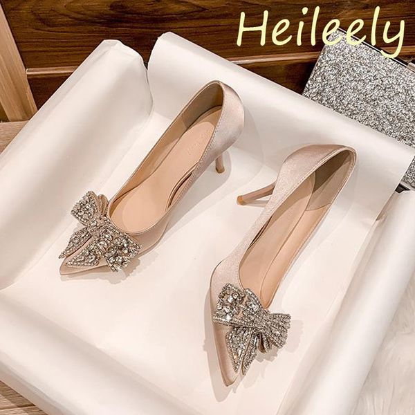 dress shoes 6cm fashion satin pointed toe with bow high heels banquet party women 41 42 43 230807, Black
dress shoes 6cm fashion satin pointed toe with bow high heels banquet party women 41 42 43 230807, Black