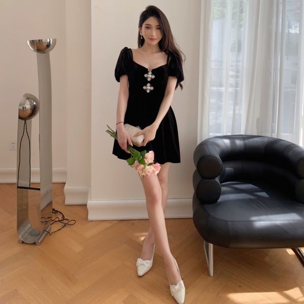 s-elf-portrait diamond black gold velvet dress square neck open back short dress, Black;gray
s-elf-portrait diamond black gold velvet dress square neck open back short dress, Black;gray