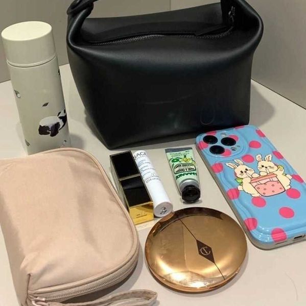 the row head layer cowhide spring/summer popular design premium texture lunch bucket bag women's leather handbag
the row head layer cowhide spring/summer popular design premium texture lunch bucket bag women's leather handbag
