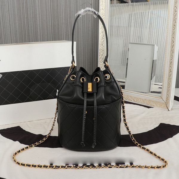 9a designer crossbody bags calfskin handbag fashion shrink pocket opening bucket bag metal chain shoulder strap clutch bag 22cm black totes
9a designer crossbody bags calfskin handbag fashion shrink pocket opening bucket bag metal chain shoulder strap clutch bag 22cm black totes