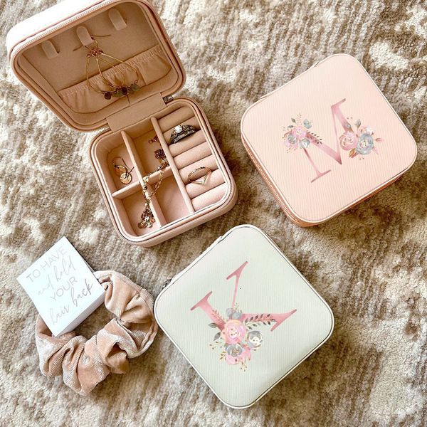 jewelry boxes pink letter print box mystery ring for wedding ceremony bridesmaid gift earring necklace storage 230808, Black;white
jewelry boxes pink letter print box mystery ring for wedding ceremony bridesmaid gift earring necklace storage 230808, Black;white