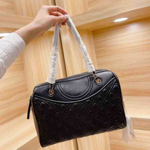 shoulder bags luxury brand fashion simple small square bag women's designer capacity real leather chain phone handbags 1220
shoulder bags luxury brand fashion simple small square bag women's designer capacity real leather chain phone handbags 1220