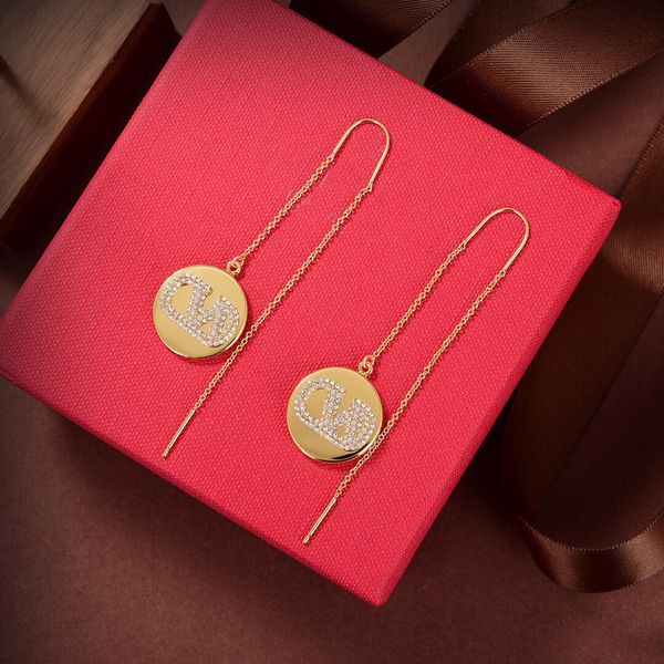 letter v earring logo stud earing women fashion hoop designer jewelry valentinolies crystal pearl earrings luxury woman vlogo 523342, Golden;silver
letter v earring logo stud earing women fashion hoop designer jewelry valentinolies crystal pearl earrings luxury woman vlogo 523342, Golden;silver