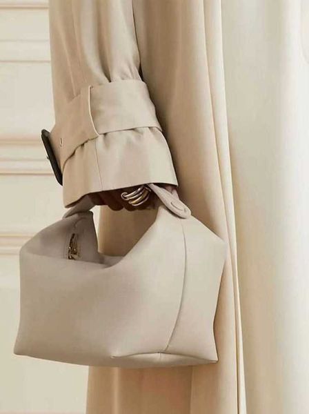 the row head layer cowhide spring/summer popular design premium texture lunch box bucket bag women leather handbag
the row head layer cowhide spring/summer popular design premium texture lunch box bucket bag women leather handbag