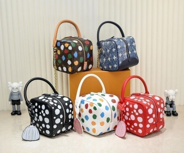 l family sieve bag handbag, shoulder bag, crossbody bag, bum bag is slightly expensive but of excellent quality
l family sieve bag handbag, shoulder bag, crossbody bag, bum bag is slightly expensive but of excellent quality
