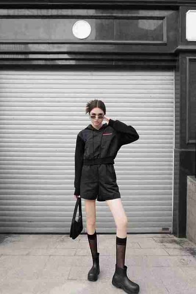 two piece dress designer p family 23 spring/summer new trendy and cool fashion sunscreen hooded sweater+straight slender shorts set jkpg, White
two piece dress designer p family 23 spring/summer new trendy and cool fashion sunscreen hooded sweater+straight slender shorts set jkpg, White