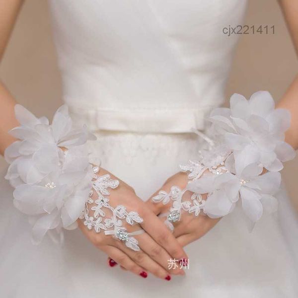 new lace appliques wrist length gloves bride fingerless wedding accessories crystal flowers red white bridal oqur, Blue;gray
new lace appliques wrist length gloves bride fingerless wedding accessories crystal flowers red white bridal oqur, Blue;gray