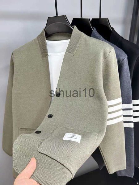 men's sweaters fashion brand autumn knitted cardigan men's sweater shawl 2022 new casual simple pure color sweater coat men j23080, White;black
men's sweaters fashion brand autumn knitted cardigan men's sweater shawl 2022 new casual simple pure color sweater coat men j23080, White;black