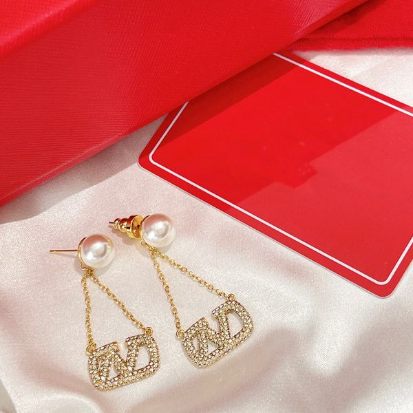 letter v earring logo stud earing women fashion hoop designer jewelry valentinolies crystal pearl earrings luxury woman vlogo 3445, Golden;silver
letter v earring logo stud earing women fashion hoop designer jewelry valentinolies crystal pearl earrings luxury woman vlogo 3445, Golden;silver