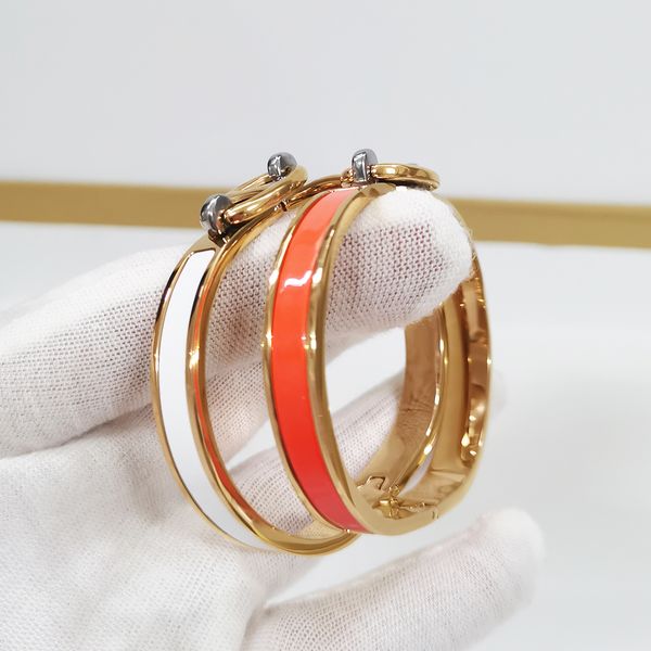bangle aaa hletter bracelet for women in bangles for men fashion light luxury jewelry item with box 230807, Black
bangle aaa hletter bracelet for women in bangles for men fashion light luxury jewelry item with box 230807, Black