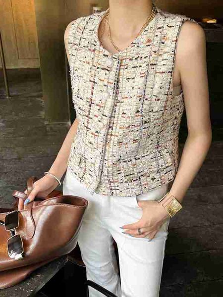 new 2023 designer clothes women jacket vest coat women jacket plus size clothing fashion jacket tweed camellia coats cardigan mother's, Black;brown
new 2023 designer clothes women jacket vest coat women jacket plus size clothing fashion jacket tweed camellia coats cardigan mother's, Black;brown
