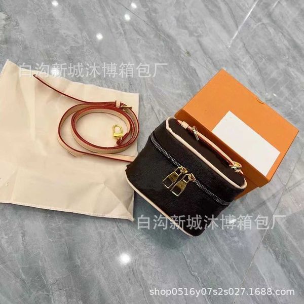 2023 spring and summer new print makeup bag mini portable out wash bag waterproof makeup bag tide
2023 spring and summer new print makeup bag mini portable out wash bag waterproof makeup bag tide