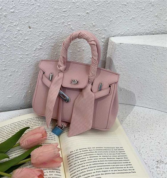 h ermes brikiss handbags wholesale texture versatile lychee pattern bag 2023 spring summer new fashion scarf handbag soft face crossb with r 
h ermes brikiss handbags wholesale texture versatile lychee pattern bag 2023 spring summer new fashion scarf handbag soft face crossb with r