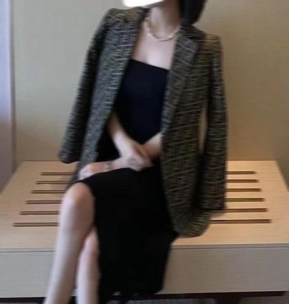 b158 fashion women suit designer clothes blazer fendl with full letters 2022 spring new released 9695909, White;black
b158 fashion women suit designer clothes blazer fendl with full letters 2022 spring new released 9695909, White;black