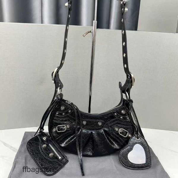 cagole evening bags designer bag le girl cool neocagole family b paris three in one oil wax cowhide cracked moon tooth small high grade shou
cagole evening bags designer bag le girl cool neocagole family b paris three in one oil wax cowhide cracked moon tooth small high grade shou