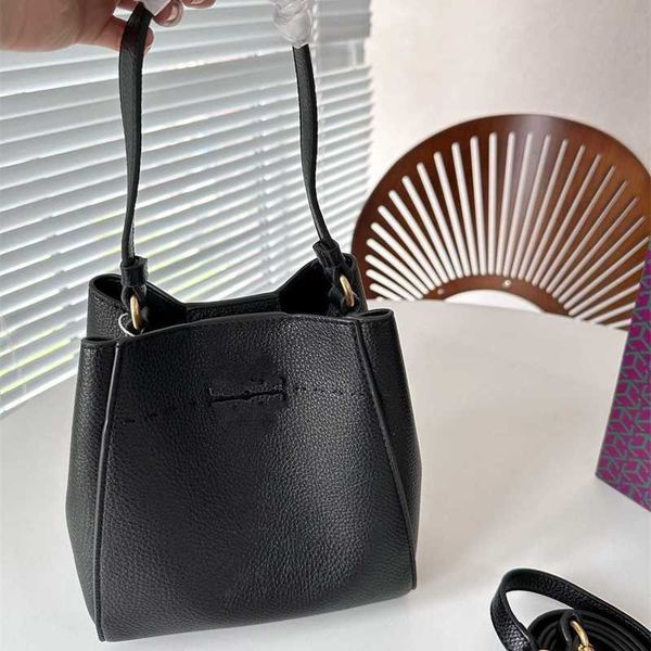 woman's luxurys tb bucket bag designer bags handbags shoulder crossbody bag tote new fashion texture leather cross saigon bag messenger
woman's luxurys tb bucket bag designer bags handbags shoulder crossbody bag tote new fashion texture leather cross saigon bag messenger