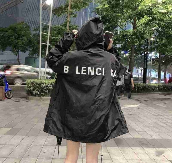 women's jackets designer early autumn new b family letter printing mesh red high collar thin style charge coat men's and windbreak, Black;brown
women's jackets designer early autumn new b family letter printing mesh red high collar thin style charge coat men's and windbreak, Black;brown