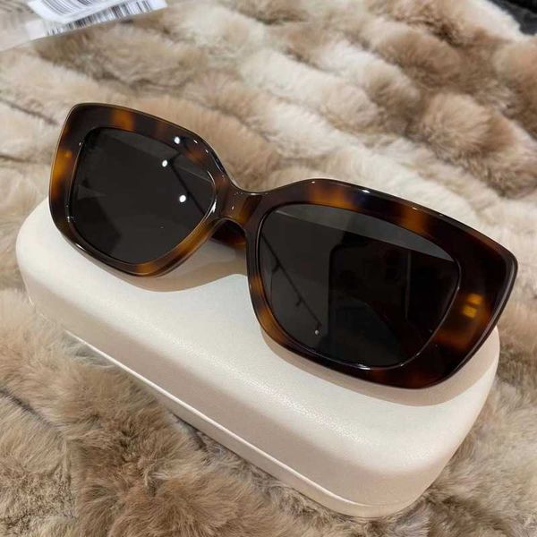 cl4s216 board large face uv resistant sunglasses women's triumphal arch classic personality, White;black
cl4s216 board large face uv resistant sunglasses women's triumphal arch classic personality, White;black