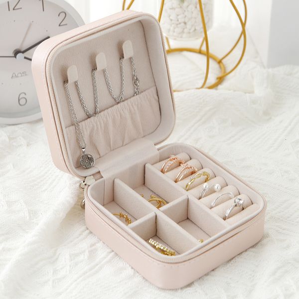 jewelry boxes earring ring necklace storage box holder organizer display travel case leather small size wholesale 230808, Black;white
jewelry boxes earring ring necklace storage box holder organizer display travel case leather small size wholesale 230808, Black;white