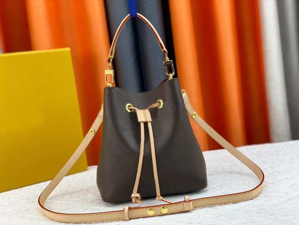 wholesale orignal real leather fashion famous shoulder bag tote designer handbags presbyopic shopping purse messenger bag bucket bag
wholesale orignal real leather fashion famous shoulder bag tote designer handbags presbyopic shopping purse messenger bag bucket bag