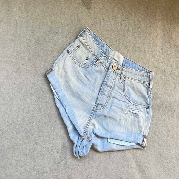 fashion brand pure original women's summer washed and broken light blue high waist curled slim fit denim shorts
fashion brand pure original women's summer washed and broken light blue high waist curled slim fit denim shorts