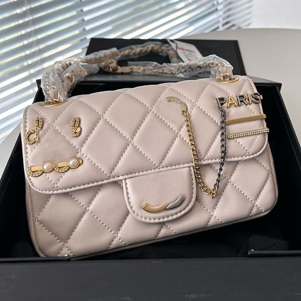 diamonds letter badges decoration women designer classic flap bag gold and silver metal hardware matelasse chain lady cross body shoulder ha
diamonds letter badges decoration women designer classic flap bag gold and silver metal hardware matelasse chain lady cross body shoulder ha
