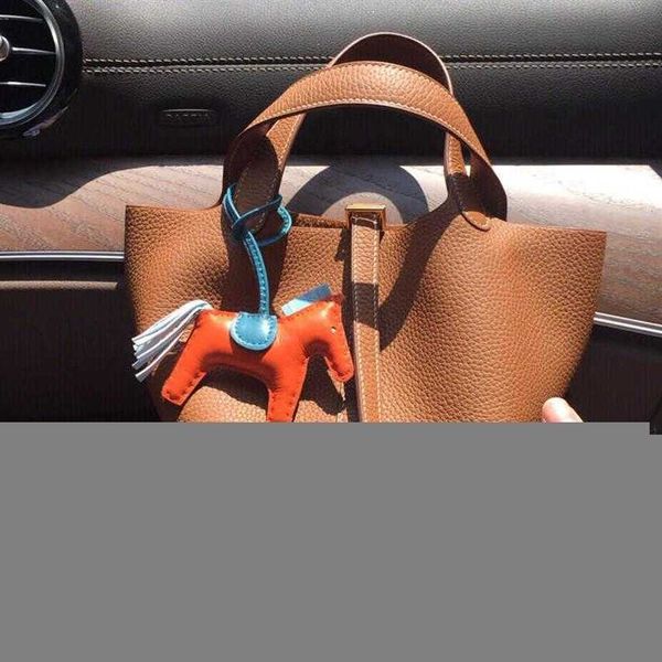 a designer tote bag her mas handbag vegetable basket bags picotin lock female genuine leather first layer cowhide handbag large capacity buc
a designer tote bag her mas handbag vegetable basket bags picotin lock female genuine leather first layer cowhide handbag large capacity buc