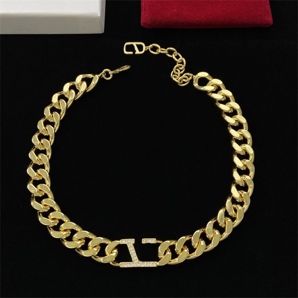 women pendant necklaces letter v logo luxury designer jewelry pearl metal valentinolies gold silvery necklace 78, Silver
women pendant necklaces letter v logo luxury designer jewelry pearl metal valentinolies gold silvery necklace 78, Silver