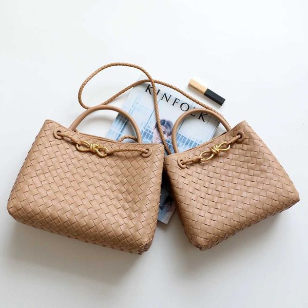 leather small designer purse andiamo design bag botegas three-dimensional woven with metal knot support special large capacity portable shou
leather small designer purse andiamo design bag botegas three-dimensional woven with metal knot support special large capacity portable shou
