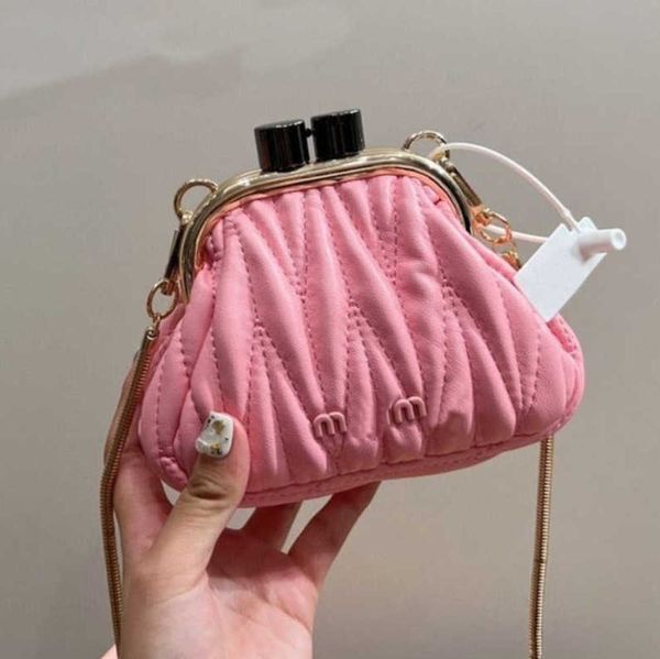 luxury clip bag miu designer shoulder bags women fashion chain crossbody purse mini dumpling handbag messenger european and american fashion
luxury clip bag miu designer shoulder bags women fashion chain crossbody purse mini dumpling handbag messenger european and american fashion